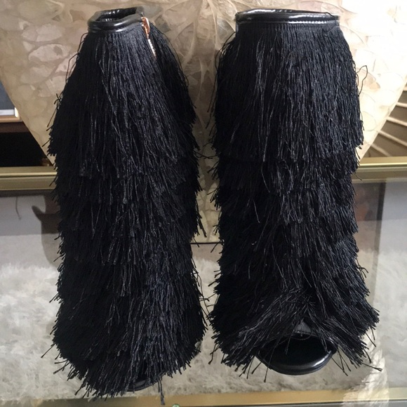 Women’s 3 1/2 inch heel ankle booties. - Picture 3 of 6